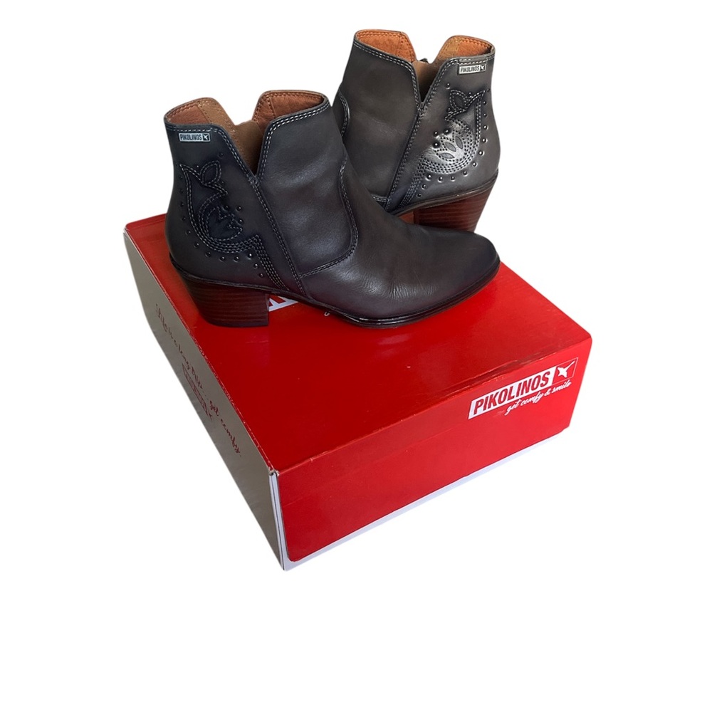 CUENA  pikinos size 7.5 new in box